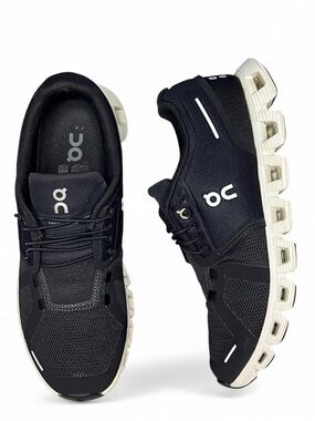 Women’s Size 9 ON Cloud 5 On Running Black and White Lightweight Athletic Shoes